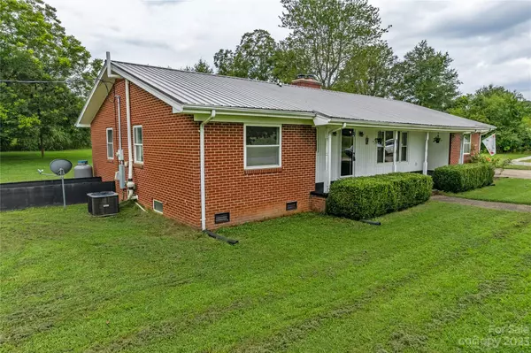 Mooresboro, NC 28114,1028 Steel Bridge RD