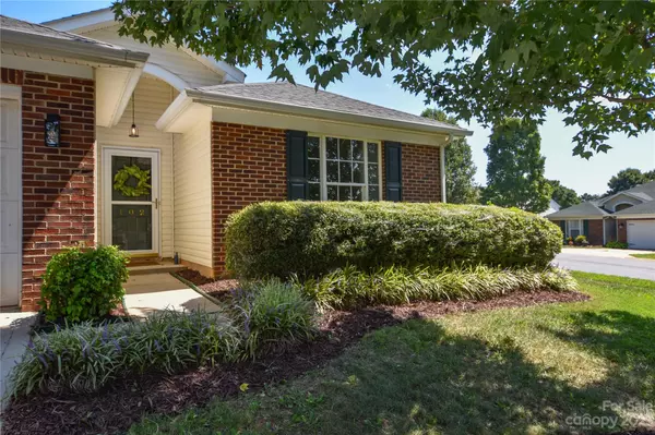 102 Creston CT, Mooresville, NC 28115