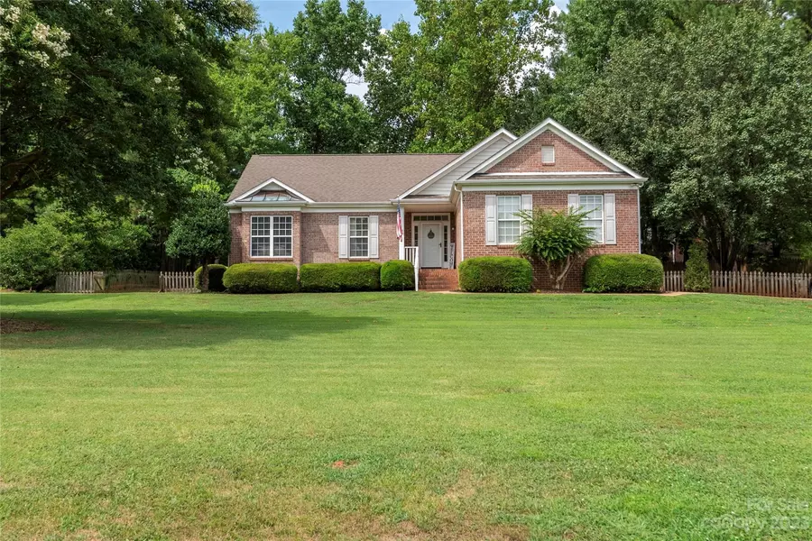 114 Harbor Landing DR, Mooresville, NC 28117