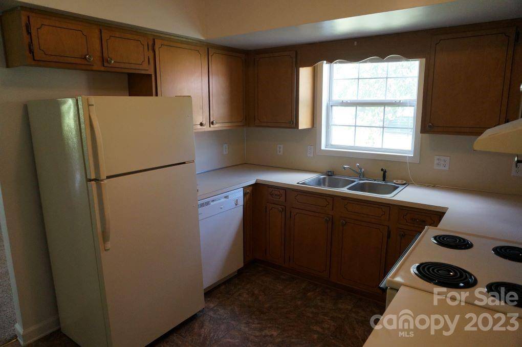 Conover, NC 28613,511 1st ST E #1