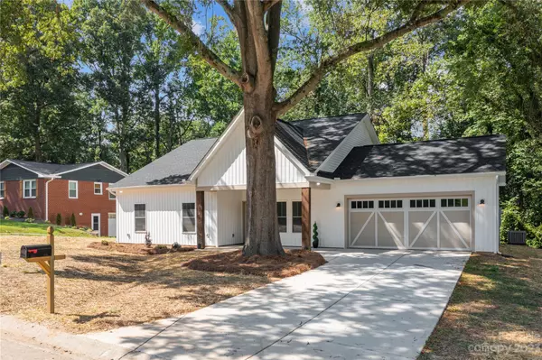 Kannapolis, NC 28083,2113 A Woodlawn ST