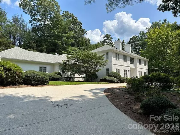 364 Vanderbilt RD, Biltmore Forest, NC 28803