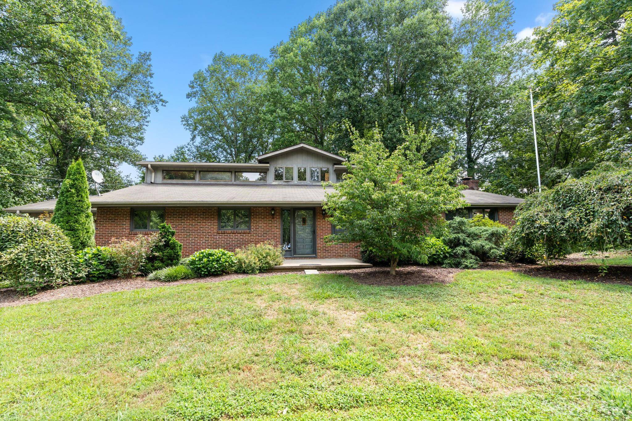 56 Sunnyview TER, Asheville, NC 28806