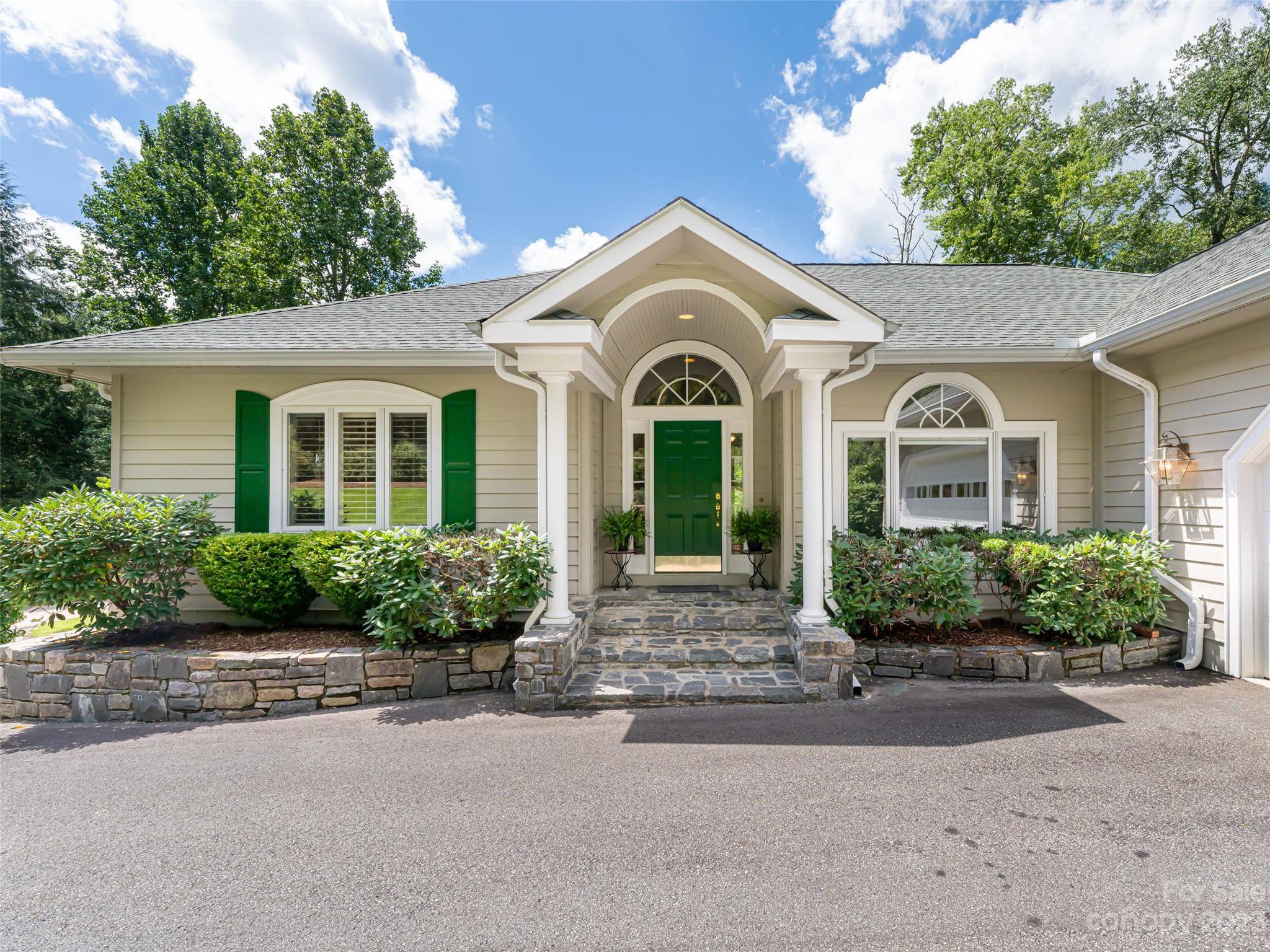 Hendersonville, NC 28739,1350 Chanteloup DR