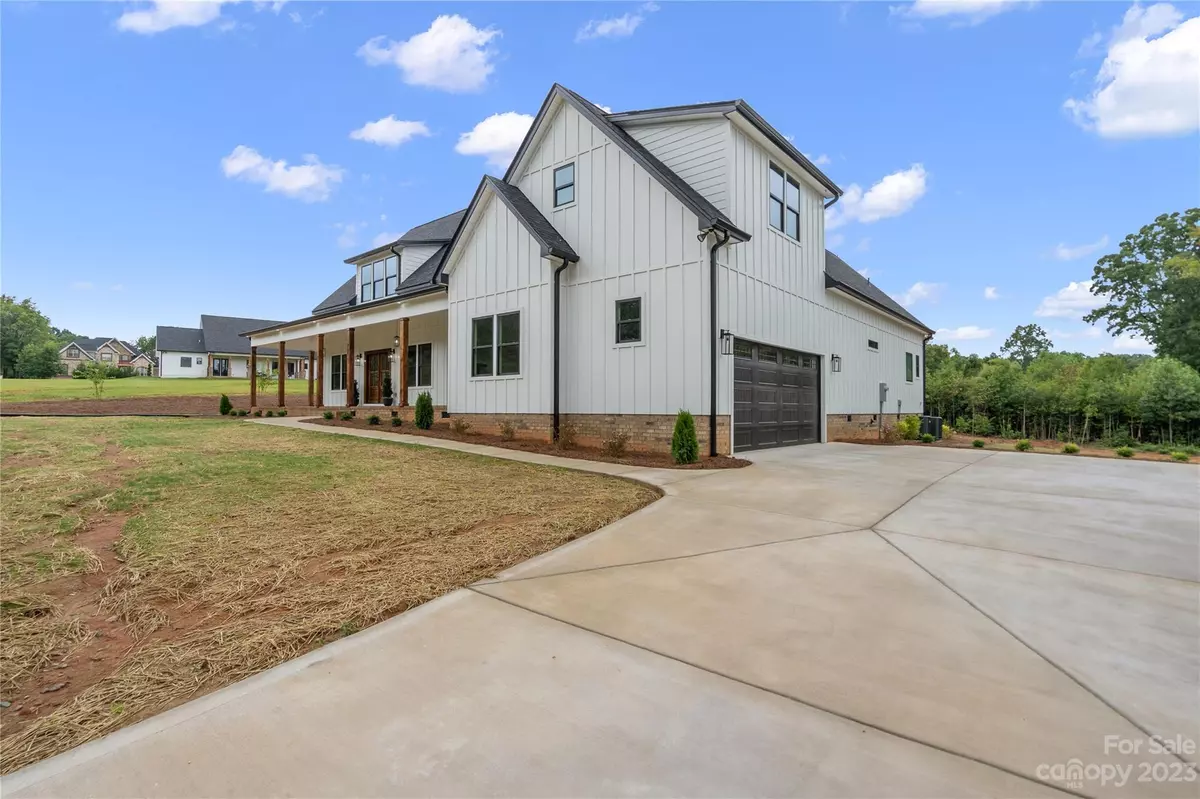 Kannapolis, NC 28081,267 Caleb DR