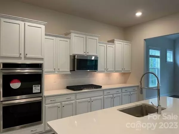 Mount Holly, NC 28120,6011 Bob Ross LOOP #282