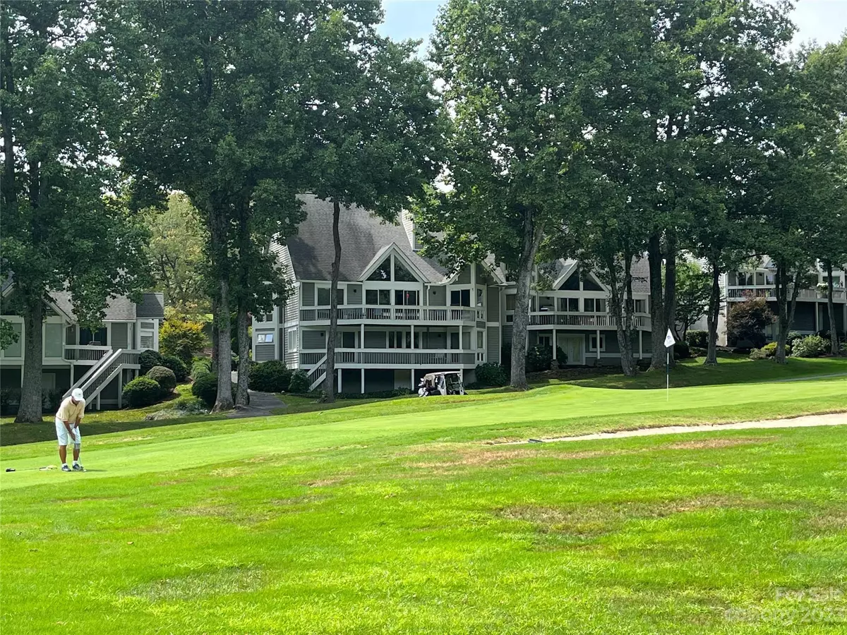 Flat Rock, NC 28739,134 Broadmoor DR