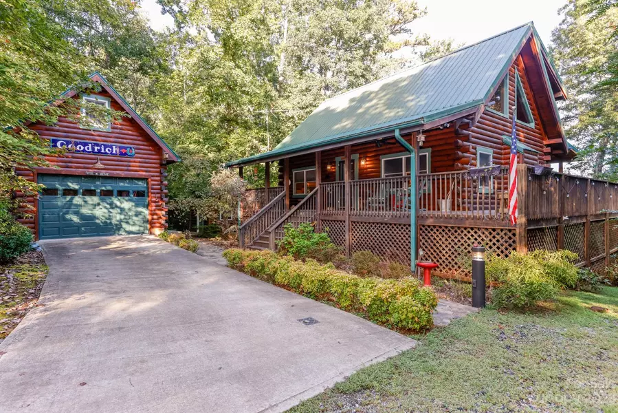 755 Pheasant ST, Lake Lure, NC 28746