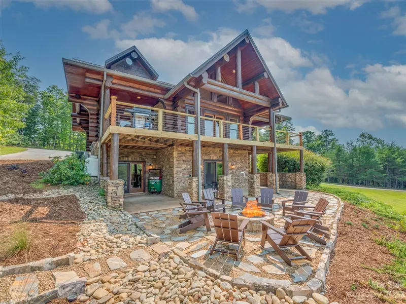 461 Peaks DR, Lake Lure, NC 28746