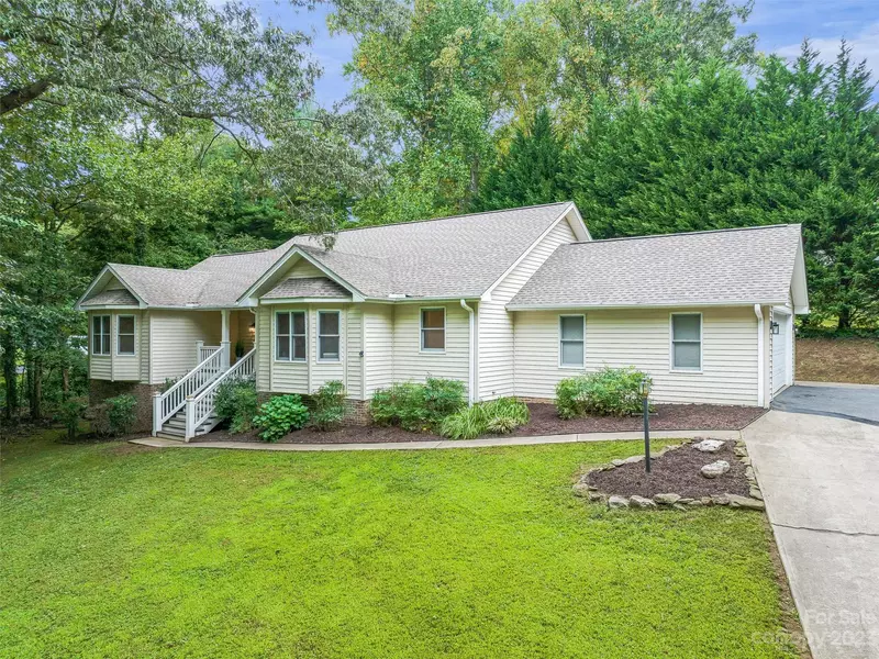 63 Roasted Chestnut TRL, Hendersonville, NC 28792