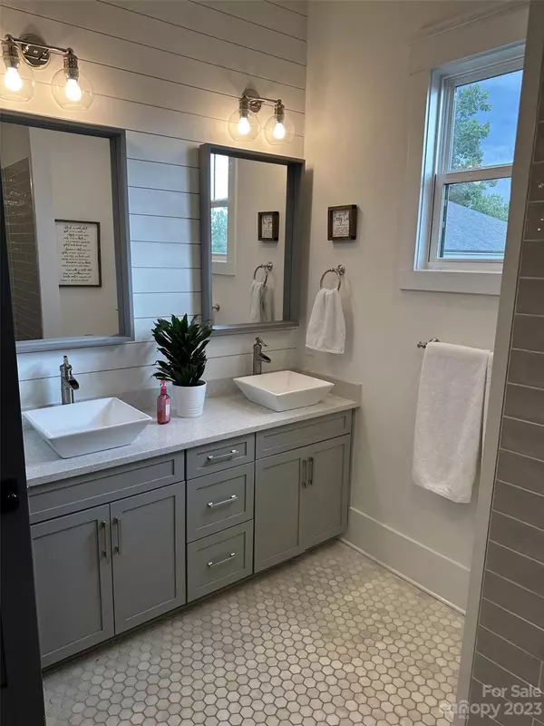 Tega Cay, SC 29708,370 Calming WAY