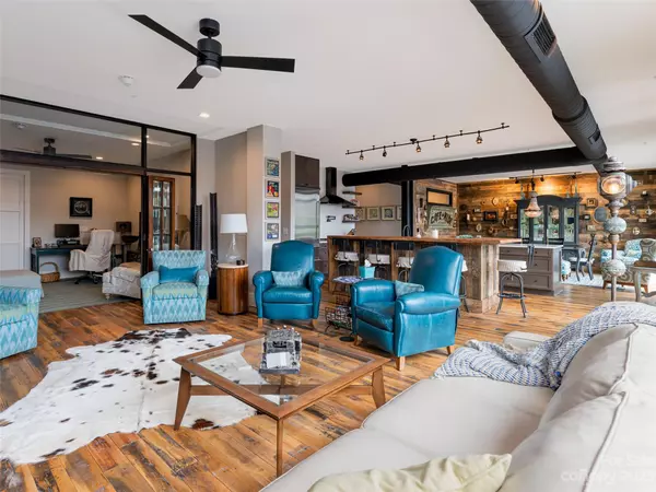 Asheville, NC 28801,17 N Market ST #303