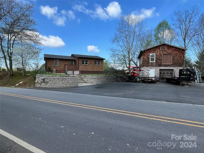 2322 Gabriels Creek RD, Mars Hill, NC 28754