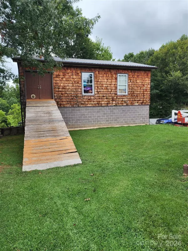 Mars Hill, NC 28754,2322 Gabriels Creek RD