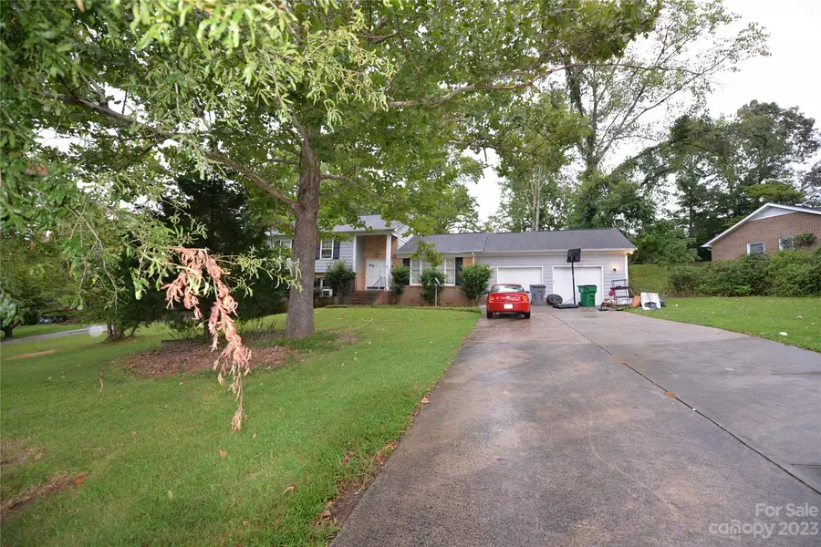 7216 Kilcullen DR, Charlotte, NC 28270