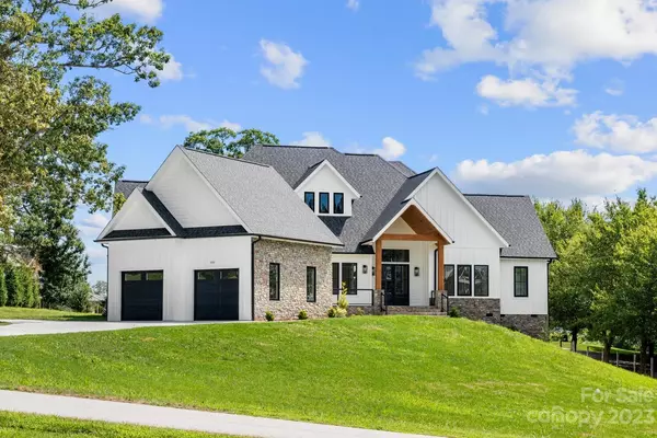 102 Majestic Ridge RD, Mills River, NC 28759