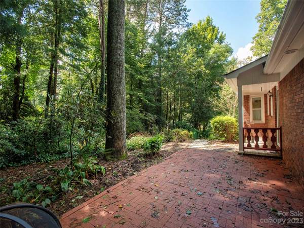 Hendersonville, NC 28791,312 Colony LN