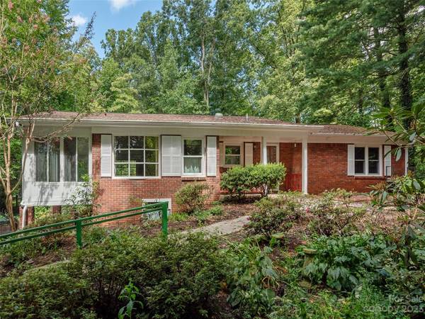 Hendersonville, NC 28791,312 Colony LN