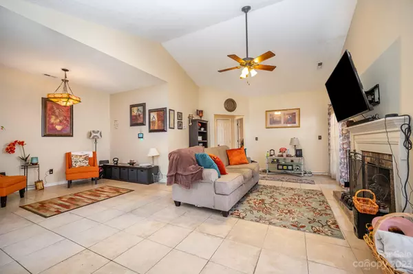 Charlotte, NC 28213,1520 Jeffrey Bryan DR