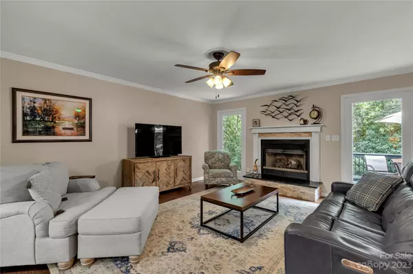 Lake Wylie, SC 29710,14 Hickory Ridge CT