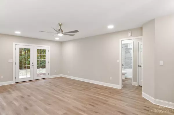 Mooresville, NC 28115,313 Faith RD