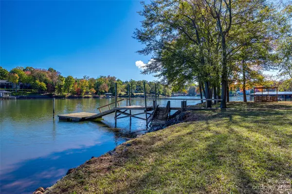 Lake Wylie, SC 29710,4435 River Oaks RD