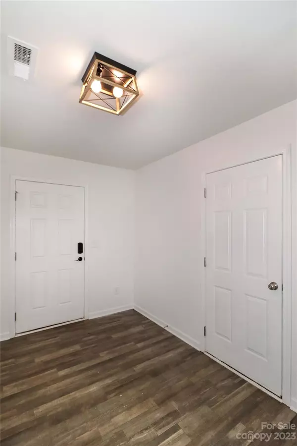 Newton, NC 28658,1480 Mulberry Ridge DR