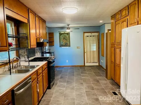 Rutherfordton, NC 28139,210 S Hillside ST