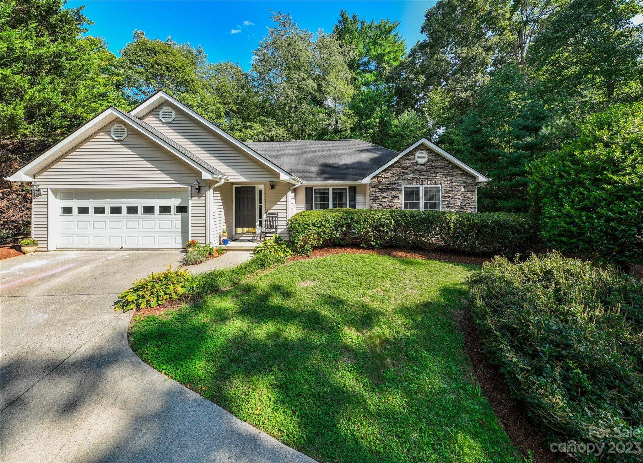 20 Gaston Mountain RD, Asheville, NC 28806