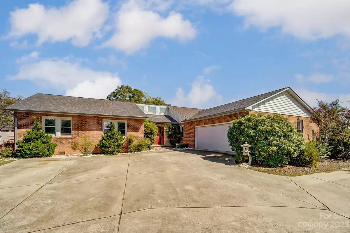 Kannapolis, NC 28083,5424 Irish Potato RD