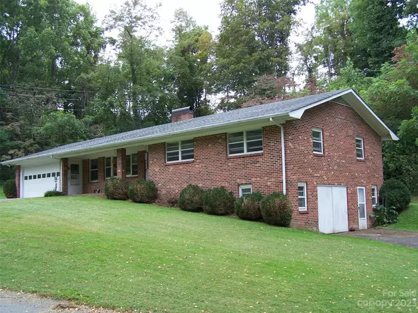 West Jefferson, NC 28694,812 Freedom DR