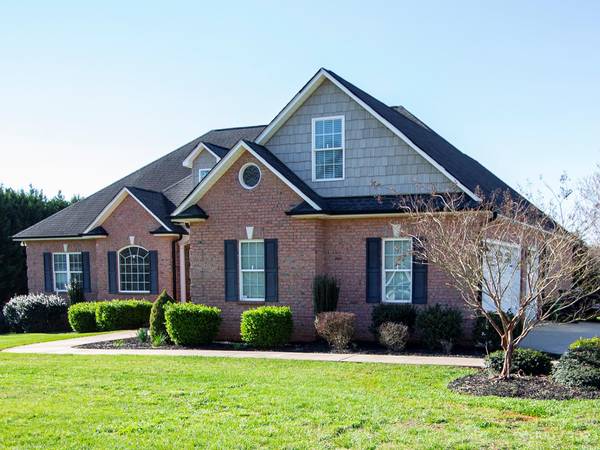 Lincolnton, NC 28092,995 Clear Creek CIR