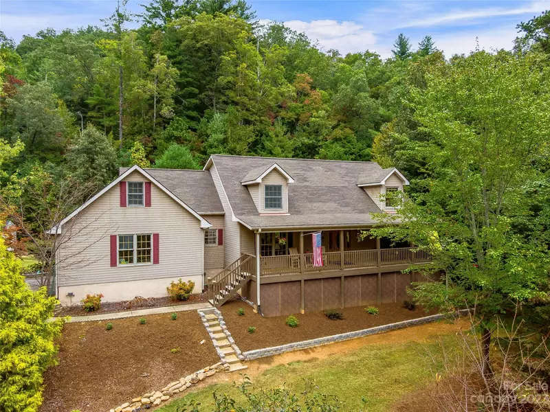 220 Acorn LN, Pisgah Forest, NC 28768