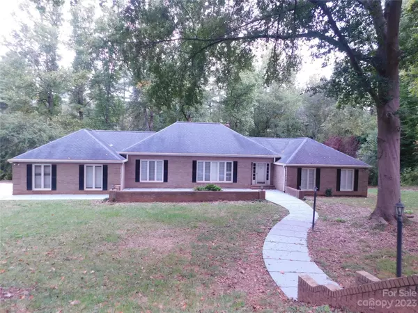 108 Woodside ST, Morganton, NC 28655