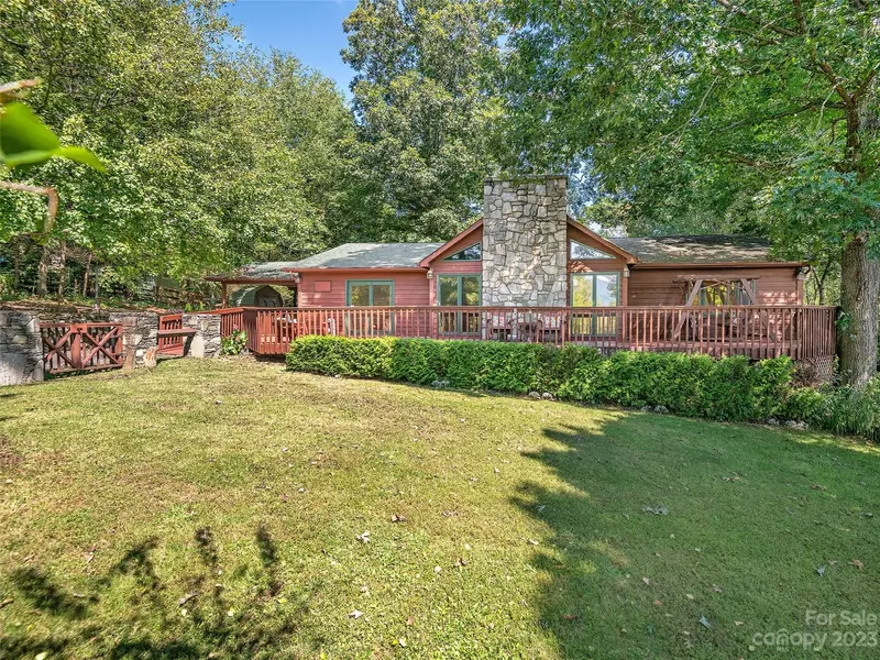 135 Sesame ST, Waynesville, NC 28785