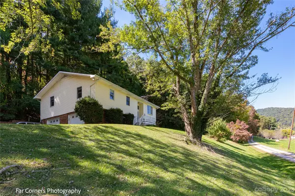 8 Ravenwood RDG, Canton, NC 28716