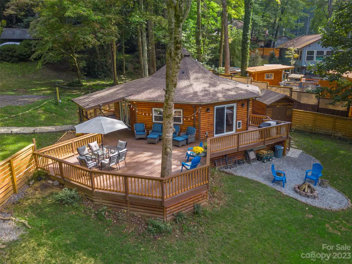 Maggie Valley, NC 28751,33 Phoenix Glen DR