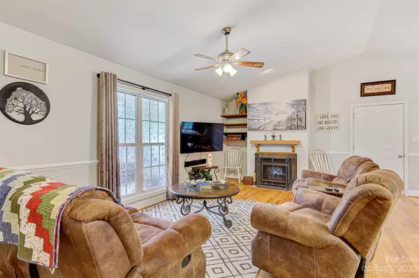 Boomer, NC 28606,4218 Greenfield PL