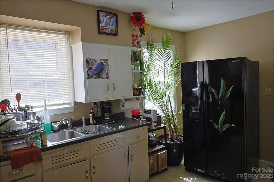 2219 Ashley RD, Charlotte, NC 28208