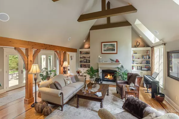Hendersonville, NC 28739,100 Thornhill LN