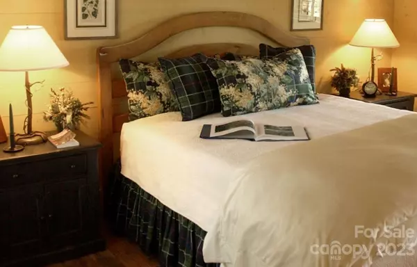 Sylva, NC 28779,139 (#33) Boarding House WAY #115