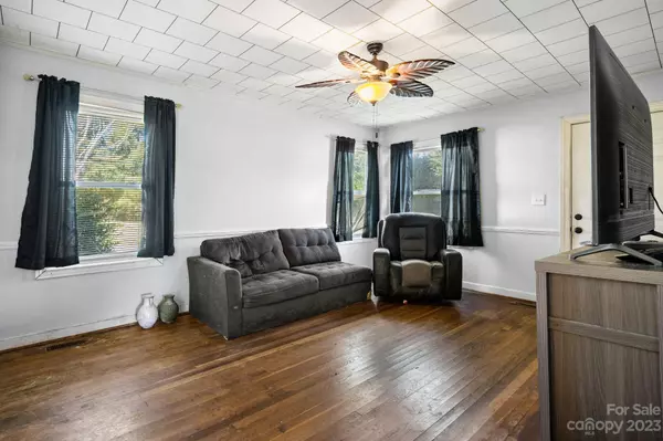 Maiden, NC 28650,802 E Klutz ST