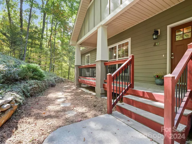 26 Foothills RD, Asheville, NC 28804