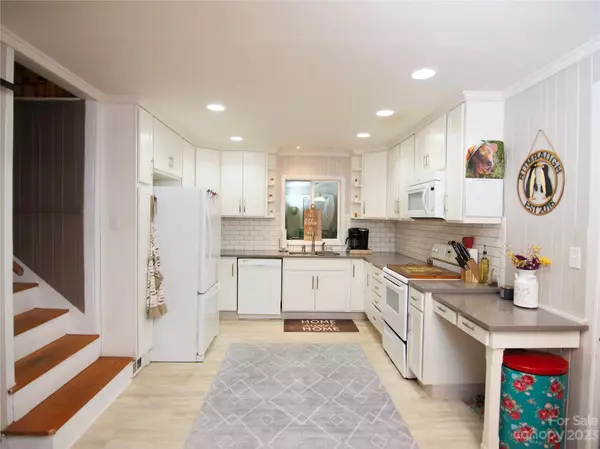 Rutherfordton, NC 28139,230 Fernwood DR