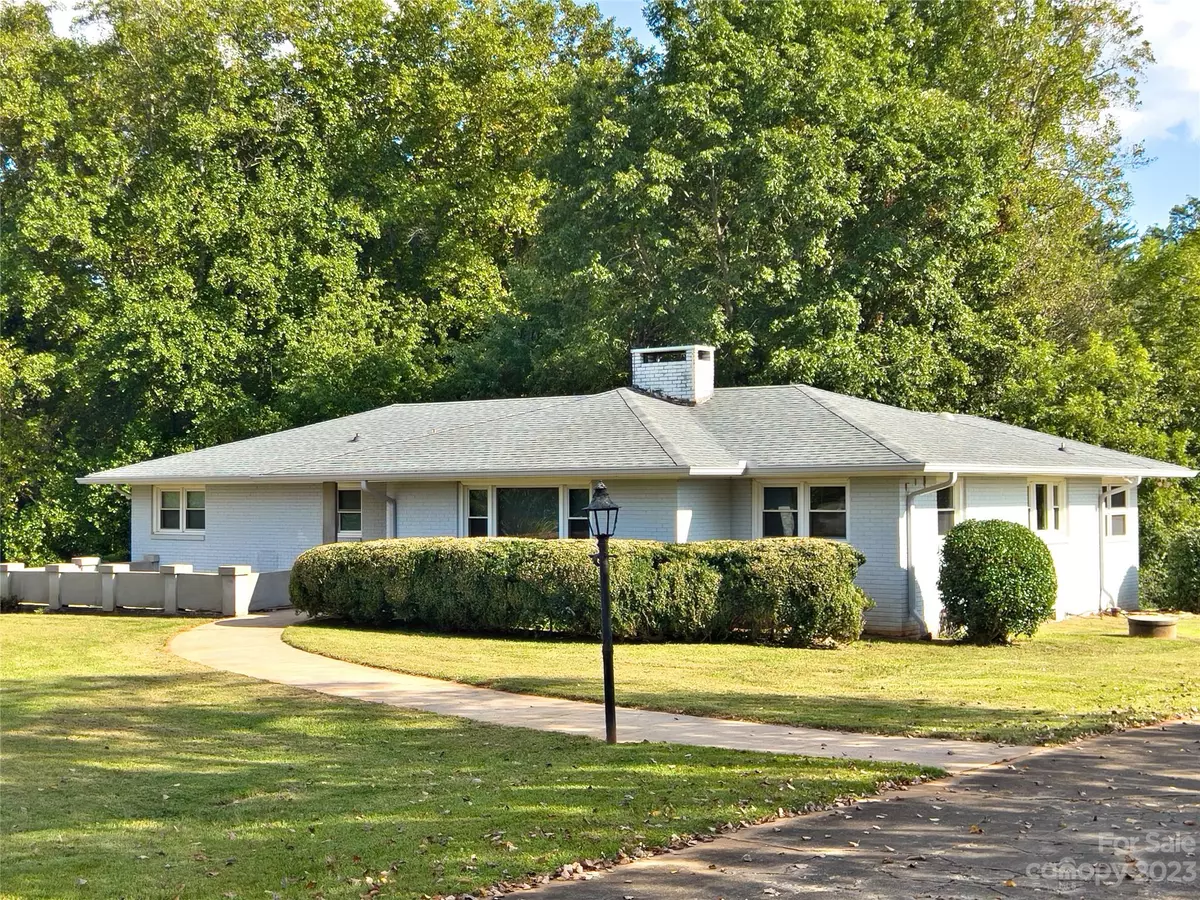 Forest City, NC 28043,370 Lincoln RD