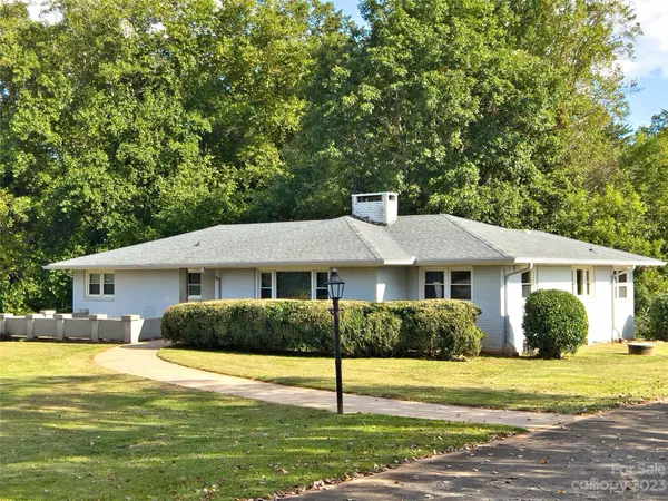 370 Lincoln RD, Forest City, NC 28043