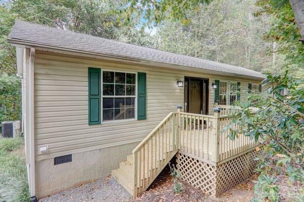 239 Hickory Ridge RD, Swannanoa, NC 28778