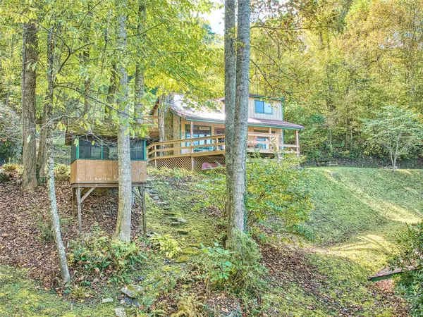 Waynesville, NC 28785,452 Seay Mountain RD