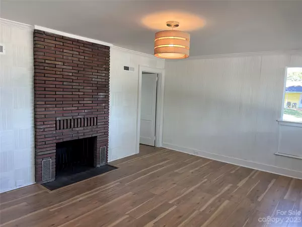 Hickory, NC 28602,960 1st ST SW