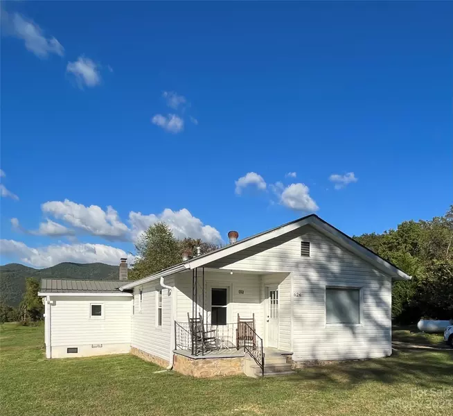 626 Fairview LOOP, Hot Springs, NC 28743